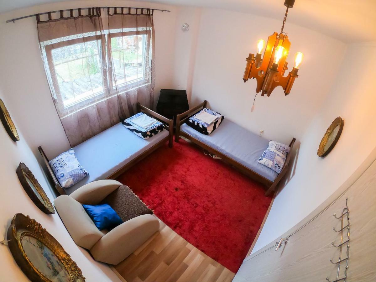 Sarac Hostel เปเย ภายนอก รูปภาพ